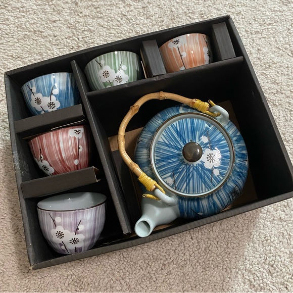 Japanese Ceramic Sakura Cherry Blossom Tea Set for 5 NIB - Picture 1 of 3